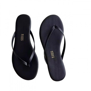 Nouvelles tongs pour femmes 2026, vente <span class=keywords><strong>en</strong></span> gros, à la mode, à fines brides, <span class=keywords><strong>en</strong></span> <span class=keywords><strong>cuir</strong></span> PU, confortables, plates, avec semelle <span class=keywords><strong>en</strong></span> caoutchouc - Product Image 4