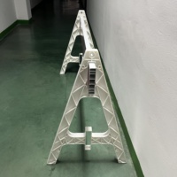 Barrières de sécurité routière en plastique pour travaux routiers, barrières de circulation personnalisées en gros, barrières de sécurité en forme de A