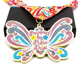 Medalla de Mariposa con Esmalte Duro y Brillo Personalizada, con Cinta Sublimada a Medida para Eventos y Competiciones - Product Image 3