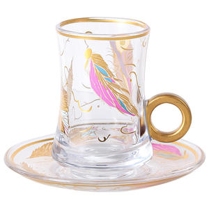 Tasses en verre turques créatives, tasses et soucoupes à thé rouge pour la maison, ensemble de tasses et soucoupes à café en verre plume, tasses à thé de l'après-midi - Product Image 1