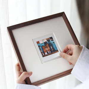 กรอบรูปไม้สนแท้ทรงสี่เหลี่ยมผืนผ้า งานแฮนด์เมด ทนทาน เป็นมิตรกับสิ่งแวดล้อม พร้อมภาพพิมพ์สีเต็มรูปแบบ สำหรับแขวนผนัง ของขวัญสำหรับคู่รัก - Product Image 4