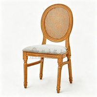 Chaise de mariage en résine couleur bois, chaise à dossier ovale en rotin avec coussin moelleux, chaise de salle à manger démontable pour hôtel et banquet