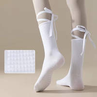 Chaussettes de sport Pilates pour femmes, modèle personnalisé avec logo, haut de gamme, fines, pour jeunes, fitness en intérieur, antidérapantes, respirantes, confortables, bord ondulé