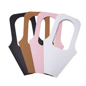 Bolsa de Regalo Cuadrada Portátil Negra, Blanca y Rosa para Flores, San Valentín, con Laminado Mate Simple, Desechable, de Cartón - Product Image 3