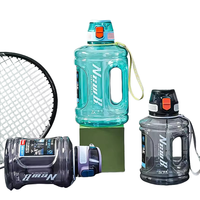 Bouteille d'eau de sport grande capacité |   Bouteille de fitness avec échelle graduée, couvercle à verrouillage de sécurité et large poignée |   1L/1.5L/2L pour la salle de sport et les sports de plein air