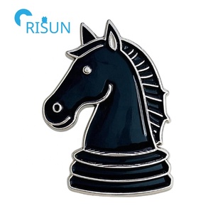 Épingles à revers personnalisées en émail pour les fans de l'échecs, fabricant de pièces d'échecs en émail personnalisées, épingles à revers en émail pour les fans de l'échecs, badges, broches, épingles en émail personnalisées pour les fans d'échecs - Product Image 4