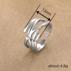 Anello Minimalista Elegante e Futuristico, Gioiello di Moda Trendy per Donne, Uso Quotidiano, Regalo Chic - Product Image 3