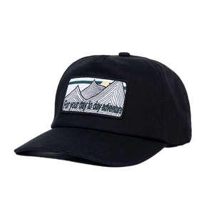 Gorra de béisbol negra de 6 paneles con parche bordado de montaña para aventuras al aire libre, unisex, ajuste casual. - Product Image 1