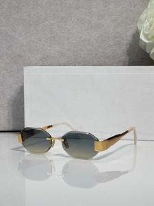 <span class=keywords><strong>Occhiali</strong></span> <span class=keywords><strong>da</strong></span> <span class=keywords><strong>Sole</strong></span> alla Moda per <span class=keywords><strong>Donna</strong></span> Senza Montatura UV400 con Telaio in <span class=keywords><strong>Metallo</strong></span> Marca di Lusso Mi - Product Image 4