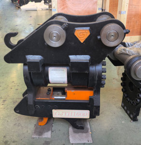 Attache rapide hydraulique inclinable GJEM GJTH5000-S45, rotation à 180 degrés pour excavatrices de 5 à 12 tonnes, 210 kg - Product Image 2