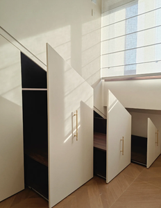 <span class=keywords><strong>Armadio</strong></span> Bianco Crema per Soffitta con Vetrina ad Arco in Stile Francese e Maniglie Dorate per Ristrutturazione Casa - Product Image 2