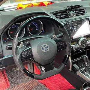 Volant en cuir perforé à moitié, sans garniture centrale, avec LED en carbone pour Toyota Hilux <span class=keywords><strong>GR</strong></span> 86 Land Cruiser Fortuner <span class=keywords><strong>Chr</strong></span> Mark X - Product Image 1