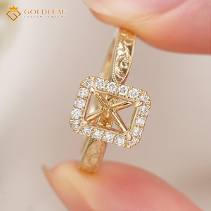 Bague halo en or jaune 14 carats Goldleafgem avec sangle gravée, semi-monture pour diamant de laboratoire de 1 à 5 carats, bijoux de mariage sur mesure - Product Image 4
