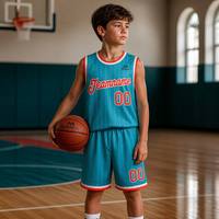 Tenues de basketball personnalisées pour enfants – Maillots et shorts respirants en maille 180 GSM sublimée, motif rayures vertes, pour garçons, clubs et équipes (vente en gros)