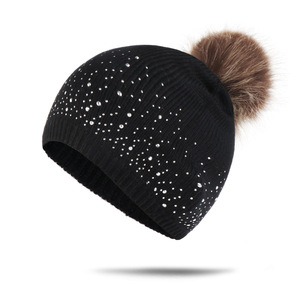 <span class=keywords><strong>Bonnet</strong></span> souple en laine mélangée de haute qualité <span class=keywords><strong>pour</strong></span> femmes chapeau confortable d'hiver avec diamant scintillant strass véritable <span class=keywords><strong>fourrure</strong></span> <span class=keywords><strong>pompon</strong></span> portable - Product Image 3