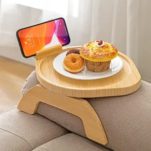 JUNJI 360-Grad-Rotations-Telefongablage Bambus-Anliegebares Sofatisch für Weite Couches Couch-Arm-Tisch zum Essen mit Ablagefächer