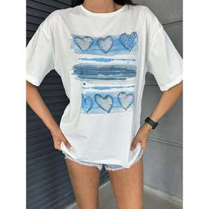 T-shirt basique avec imprimé cœur dessiné à la main, jersey 100% coton, respirant, manches régulières pour femme - Product Image 4