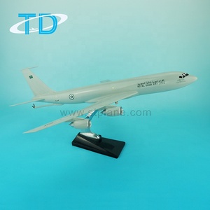 Avión de la Fuerza Aérea Saudí TANKER <span class=keywords><strong>1</strong></span>:00 B707 de 47 cm, Modelo de Resina Impreso en Serigrafía, Logotipo Personalizable, Regalo Empresarial de Madera/Acrílico - Product Image 2