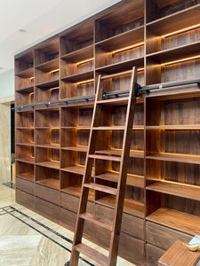 Libreria Moderna JINGSHUN in Legno Massello con Scala, Scaffali Sospesi per Ufficio e Casa, Mobili Personalizzabili Pronti per il Montaggio, Ecologici - Product Image 2