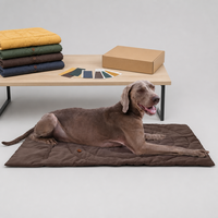 Tapis de voyage matelassé léger et portable pour chien, résistant à l'eau, pliable, avec poignée et bouton, en coton, pour voiture