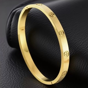 Bracelet de fiançailles géométrique en acier inoxydable 18 carats avec diamants, 6 mm, tendance, pour femmes - Product Image 1