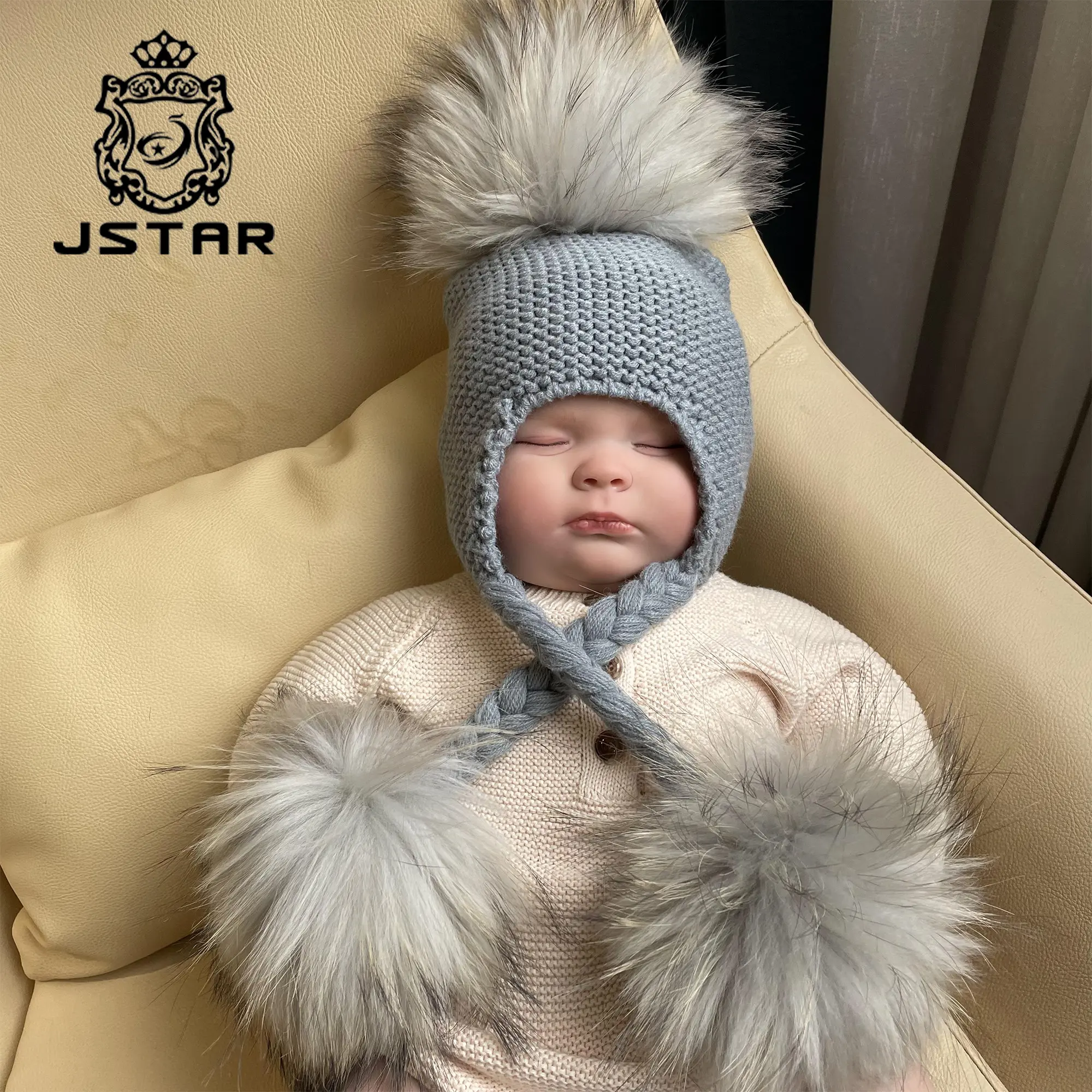 Pabrik Jstar Grosir Musim Dingin Hangat Balita Bayi Rajutan 3 Bola Bulu Asli Penutup Telinga Rumbai Tali Anak Beanie dengan Pom Pom