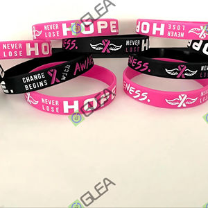 Meme kanseri farkındalık kauçuk bilezik 2 renk yırtılmaya dayanıklı silikon bilekliği kabartma baskı logo ile özel bilekliği - Product Image 1