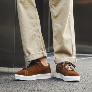 Chaussures décontractées de style running et walking en cuir de vachette suédé de haute qualité avec logo personnalisé pour hommes - Product Image 6