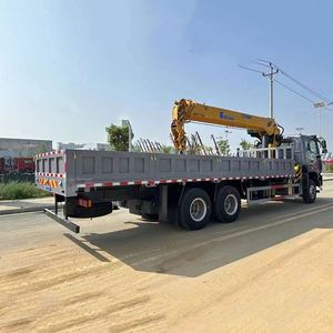 Grue montée sur camion Sinotruk 6*4 équipée d'une grue de levage professionnelle XC MG de 14 tonnes à flèche à 5 sections pour chantier de construction - Product Image 6