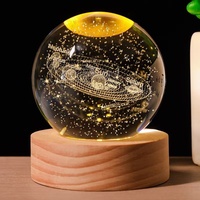 Boule de cristal transparente polie à la main avec gravure intérieure 3D, taille 6 cm, thème spatial pour la décoration de la maison et la présentation sur table