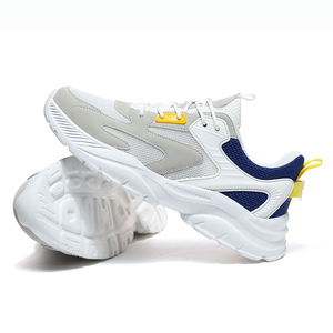 Chaussures de sport et de marche pour hommes grande taille, style mode, respirantes, avec empeigne en maille, semelle légère en EVA, style printemps doux, vente en gros - Product Image 1