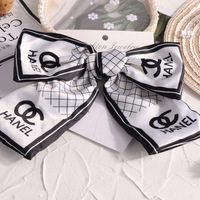 Pasadores de Pelo de Satén Y&Y, Horquillas con Lazo y Letras Decorativas para Mujer, Accesorios de Marca de Alta Gama con Pequeña Fragancia