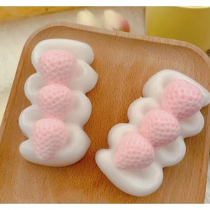 Juguete Blandito de Silicona DIY con Forma de Onigiri de Crema de Fresa al por Mayor - Product Image 4