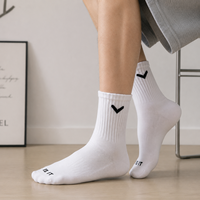 Chaussettes de sport en gros à rayures et lettres, en coton peigné doux, respirantes, avec compression de la voûte plantaire et évacuation de l'humidité, pour usage quotidien