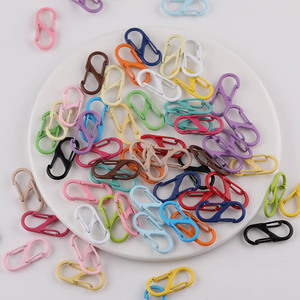 Hebillas Metálicas Coloridas en Forma de S de Tamaño Mediano para Accesorios de Bolsos DIY - Product Image 1
