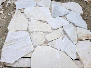 Pierre de parement naturelle blanche à <span class=keywords><strong>prix</strong></span> compétitif pour villas, revêtement extérieur en pierre de parement, panneaux de parement mural en pierre de parement à empilage sec, pierre de parement de type Fieldstone - Product Image 5
