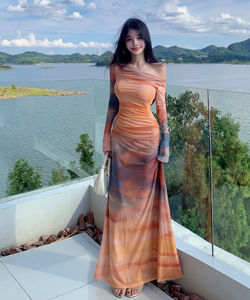 Vestido Estampado Tie-Dye Efecto Atardecer - Elegante y con Estilo, se Ajusta Perfectamente y Favorece la Figura, un Vestido Perfecto para el Verano y Estilo Resort - Product Image 1