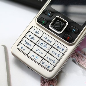 Téléphone GSM2G de secours pour seniors avec écran inférieur à 4,0 pouces, téléphones à fonctions de base, téléphone mobile d'entrée de gamme - Product Image 2