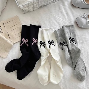 Women's Mid Calf Socks With Bow Solid Color Slouch Socks Breathable Sweat Absorbing Regular Casual Socks - Product Image 1