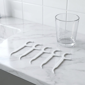 Fil <span class=keywords><strong>dentaire</strong></span> extra-lisse avec support, 50 pièces – Nettoyage efficace des dents, accessoire d'équipement de thérapie buccale pour la maison et les voyages - Product Image 1