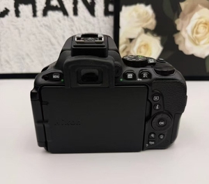 กล้องดิจิตอล SLR ขนาดกะทัดรัดมือสอง รุ่น D5500 พร้อมเลนส์ซูม 18-105 มม. ความละเอียด 24 ล้านพิกเซล - Product Image 6