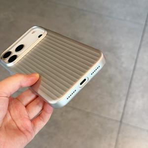 Funda protectora para iPhone 17 Pro Max, con orificios grandes corrugados, magnética, de cobertura total y a prueba de golpes. - Product Image 3