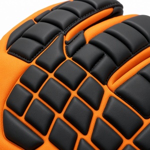 Gants de gardien de but de football orange personnalisables avec paume antidérapante et sangle de poignet réglable pour un usage unisexe - Product Image 3