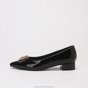 Escarpins élégants noirs en cuir verni à bout pointu pour femme - <span class=keywords><strong>Talon</strong></span> <span class=keywords><strong>carré</strong></span> bas de 3 cm avec boucle dorée - Chaussures plates confortables à enfiler pour le travail - Product Image 5