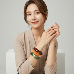 กำไลเรซินที่ทนทานและเป็นทางการทุกวันทำจากมือแบบจำลองที่หรูหราศิลปะและเครื่องประดับสำหรับสะสมสำหรับผู้หญิงเครื่องประดับที่มีสไตล์ - Product Image 1