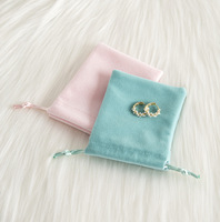 Trouvez des sacs à poussière similaires avec cordon de serrage et logo personnalisé, en coton, daim, velours ou polyester, pour sacs à main, bijoux et cadeaux