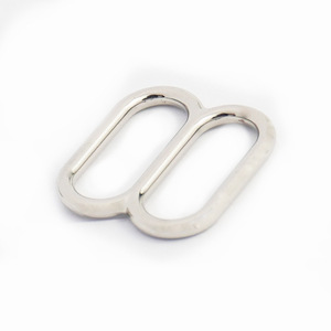 หัวเข็มขัดรูปตัว D ทำจากโลหะผสมสังกะสี ขนาด 15-50 มม. ปรับได้ ใช้สำหรับสายรัดกระเป๋า สไตล์คลาสสิก สีพื้น คอลเลคชั่นฤดูใบไม้ผลิ 2024 - Product Image 1