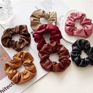 FanYue Multi Color Fashion 2022 Faux Pu Leather Scrunchies Chouchou para mujer - Product Image 2