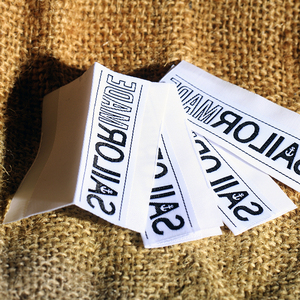 Etiqueta Tejida Personalizada para Ropa, Etiqueta de Lujo con Logotipo de Marca Privada, Etiqueta de Cuello con Talla y Cuidado de Lavado, Etiqueta de Prenda y Logotipo de Marca Privada para Ropa - Product Image 2