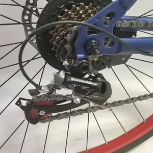Vélo <span class=keywords><strong>de</strong></span> <span class=keywords><strong>route</strong></span> en acier carbone 700c pour hommes avec freins à disque doubles, 21 vitesses, pédale en alliage d'aluminium ordinaire pour la conduite en ville - Product Image 2
